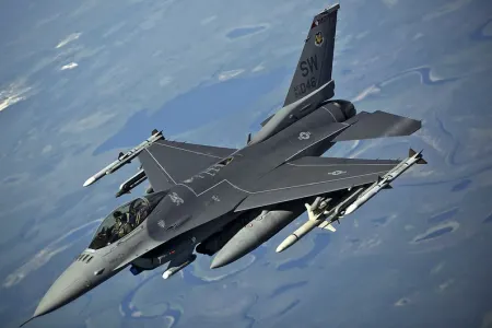 ABŞ ukraynalı pilotların “F-16”da təlim keçməsi üçün proqramı təsdiqləyib