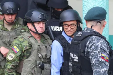 Ekvador prezidentliyinə namizəd səsverməyə bu cür gəldi - FOTO