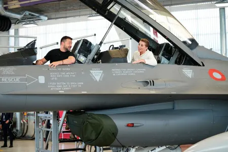 Ukraynaya verilən F-16-lar bu iki ölkədən havaya qalxacaq - Markov