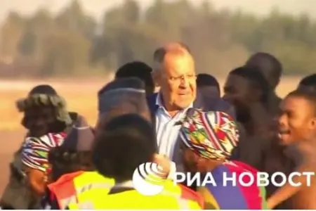 Lavrovu Afrikada belə qarşıladılar - VİDEO