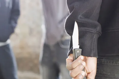 Bakıda oğul anasını və onun sevgilisini - BIÇAQLADI