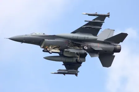 ABŞ ukraynalı pilotlara F-16 təlimi keçməyə hazırdır - Pentaqon