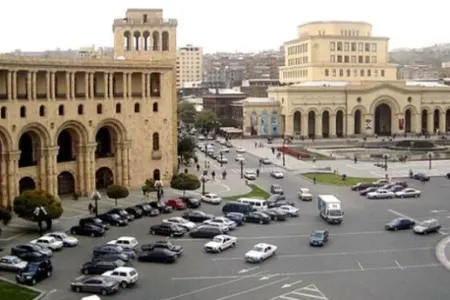 Ermənilərin məşhur rusiyalı "dostu" - İrəvana BURAXILMADI - FOTO