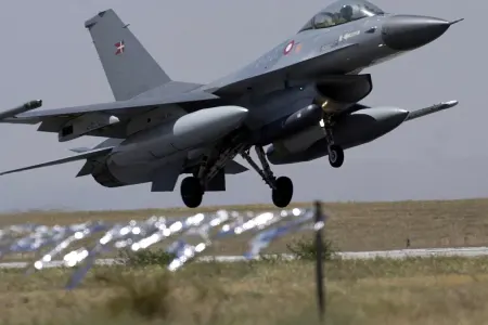 ABŞ bu tarixdə ukraynalı pilotlara - F-16 qırıcıları ilə bağlı təlim keçəcək