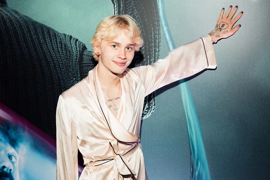 Məşhur bloger Dubayda həbs edildi - FOTO