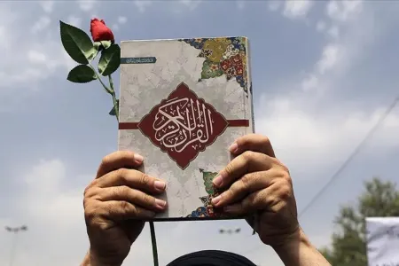 Danimarka Quranın yandırılmasını - QADAĞAN EDİR