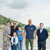 Laçında məktəbli qızla Prezident və xanımı arasında səmimi söhbət - FOTO