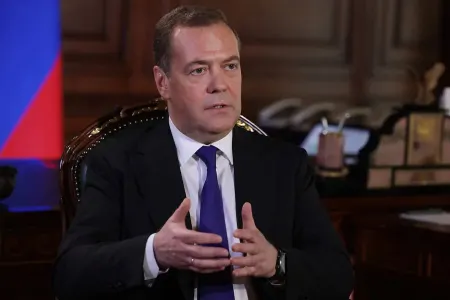 "Bizi III Dünya müharibəsinə sövq edirlər" - MEDVEDEV