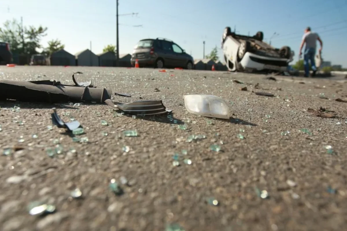 İki avtomobil toqquşdu, - xəsarət alanlar var