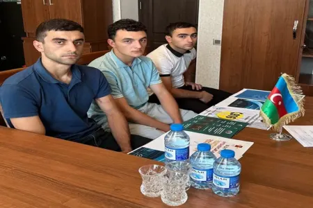 Ombudsman sərhəddə saxlanılan erməni futbolçularla - görüşdü