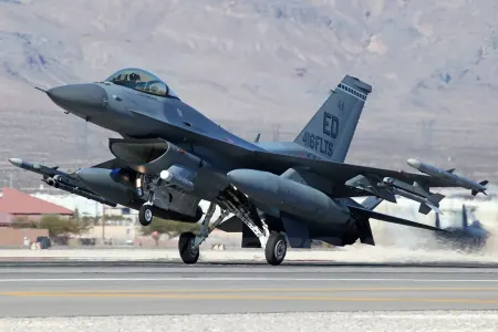 Ukrayna Qərbdən - 160 F-16 qırıcısı istəyir
