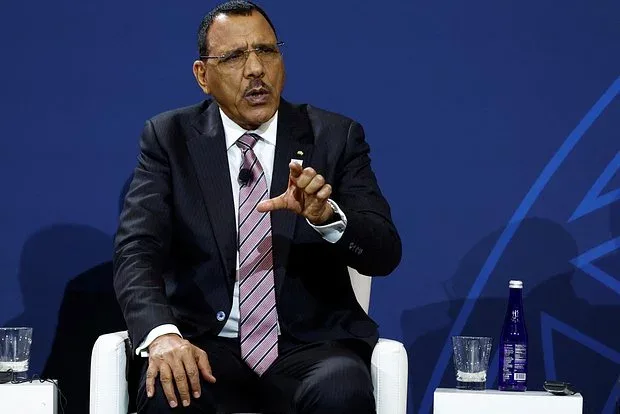 Sabiq prezident malyariyaya yoluxdu - FOTO