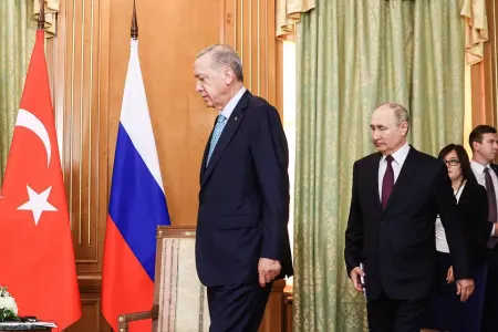 Putin və Ərdoğan görüşü iş naharında davam etdirib
