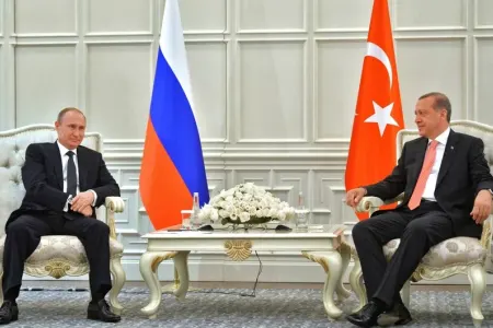 Putin Ərdoğana onun haqqında çəkilən filmi təqdim edib
