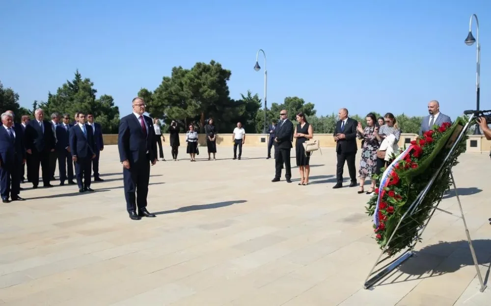 Boris Kollar Şəhidlər xiyabanını ziyarət edib - FOTO