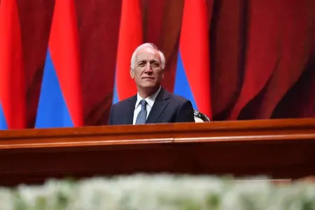 Xaçaturyan Biyaqovu geri çağırdı
