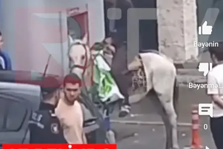 At belində bankomatdan pul çıxardı- - VİDEO