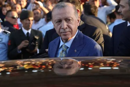 Ərdoğanın heykəli yandırıldı