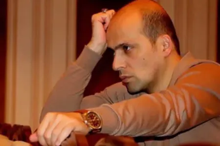 Teymur Əmrahdan SƏRT İTTİHAM: - “Bu gün diplomlar şadlıq evlərinə işləyir”