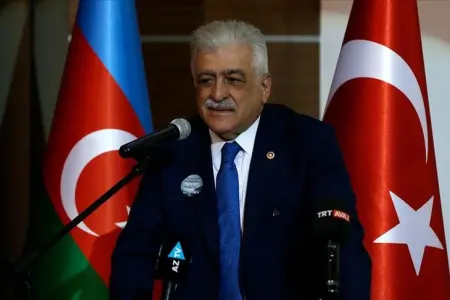 Şamil Ayrım Azərbaycanı təbrik etdi - FOTO