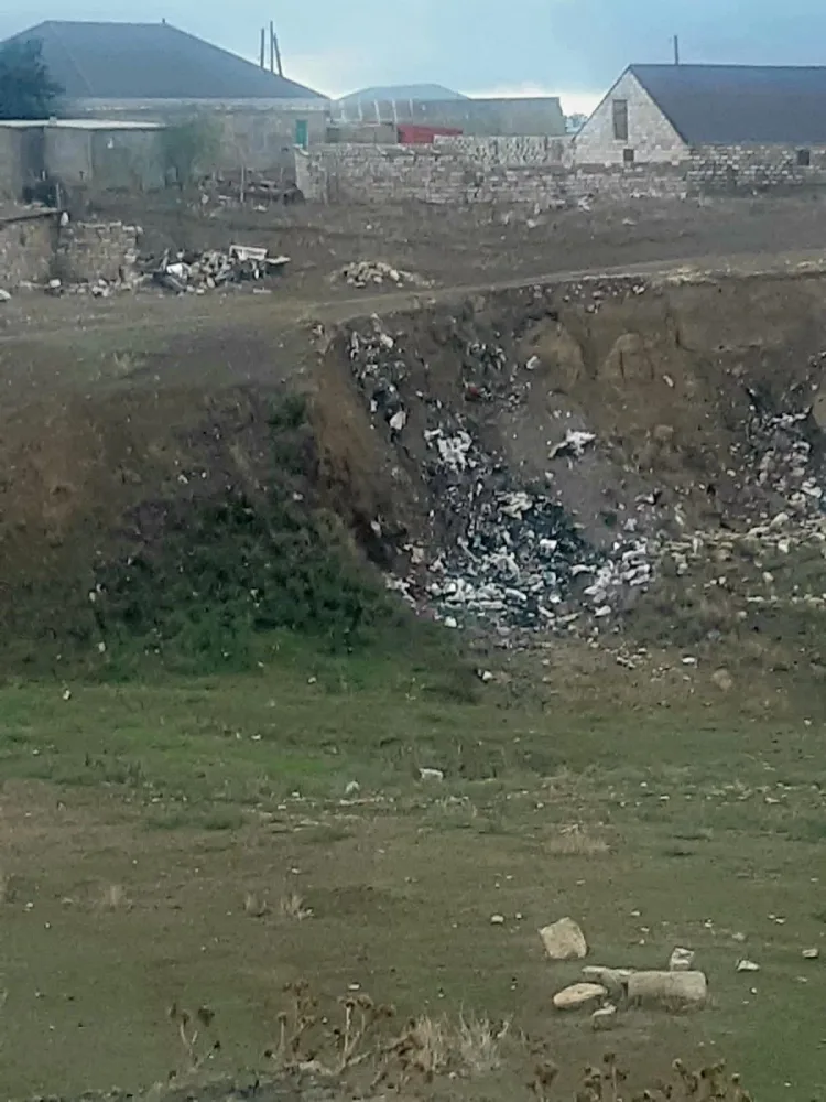 Polis Qobustanda bələdiyyə sədrini - CƏZALANDIRDI