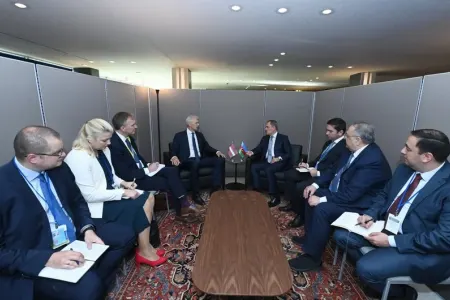 Ceyhun Bayramov latviyalı həmkarı ilə Azərbaycanın antiterror tədbirlərini müzakirə edib
