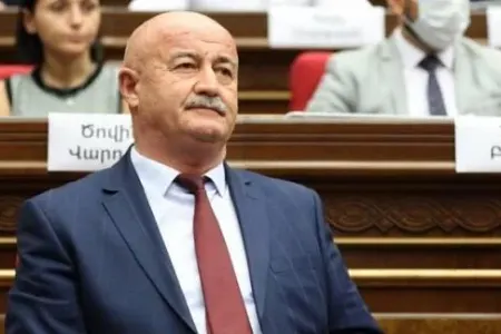 Ermənistanda deputatı döydülər - – VİDEO