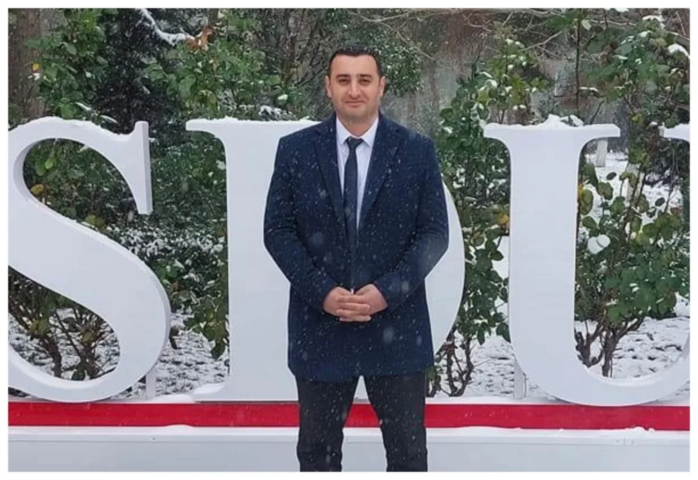 37 yaşlı müəllim - vəfat etdi