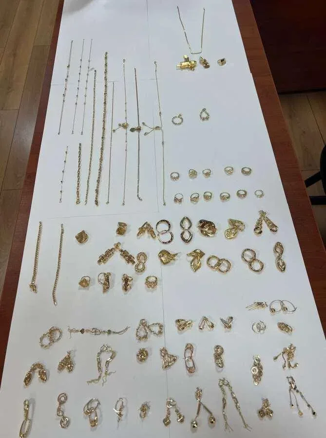 Yarım kiloyadək qızılı qanunsuz yolla keçirmək istədilər - FOTO