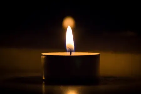 Yazıçının paltardəyişmə otağında meyiti - TAPILDI - FOTO