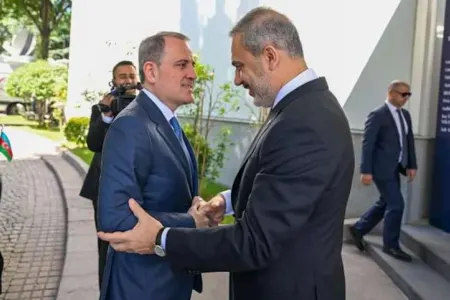 Ceyhun Bayramovdan Hakan Fidana maraqlı hədiyyə - FOTO