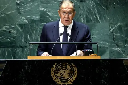 Qərb Rusiyaya qarşı mübarizə aparır - Lavrov