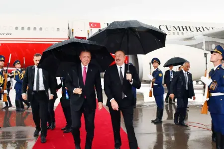 İlham Əliyev Ərdoğanı Naxçıvan hava limanında - qarşıladı - FOTO