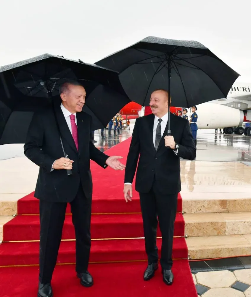 İlham Əliyev Ərdoğanı Naxçıvan hava limanında - qarşıladı - FOTO