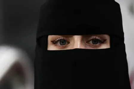 Bu ölkədə niqab qadağan EDİLDİ