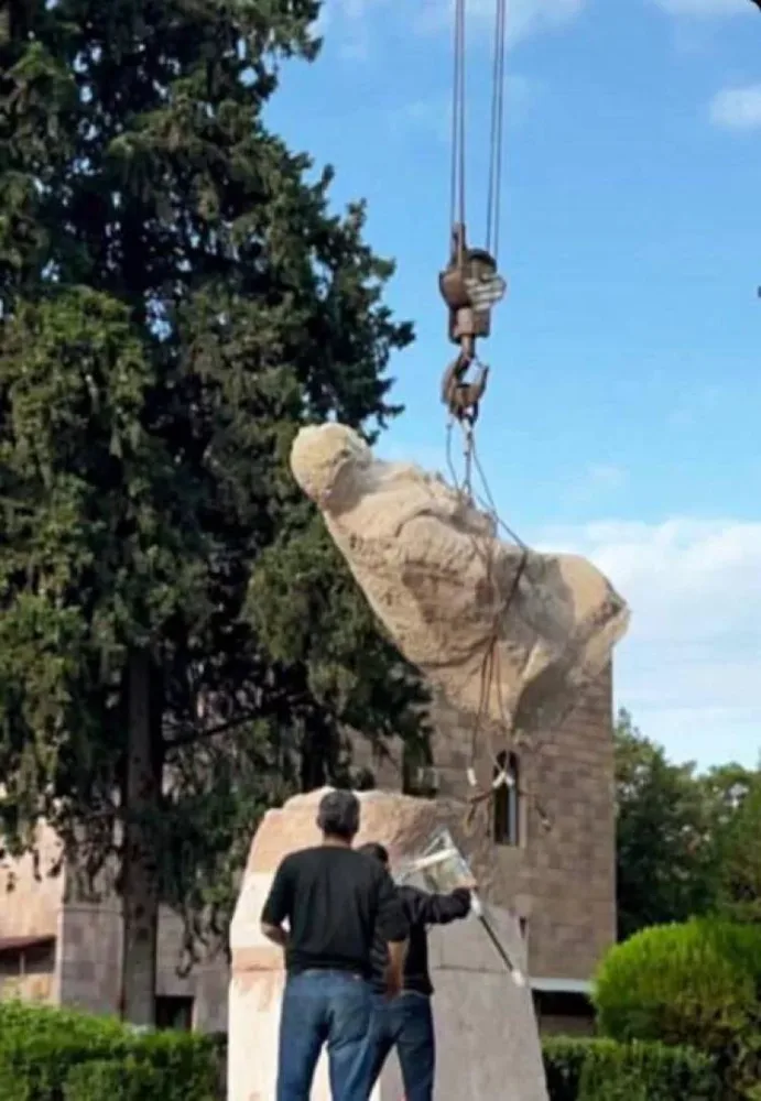 Monte Melkonyanın Xocavənddəki heykəli söküldü - FOTO