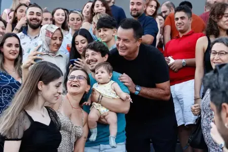 Acun işçilərini ailələri ilə birlikdə istirahətə apardı - FOTO