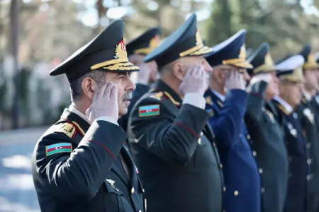Müdafiə Nazirliyinin rəhbər heyəti Şəhidlər xiyabanını  - ZİYARƏT ETDİ