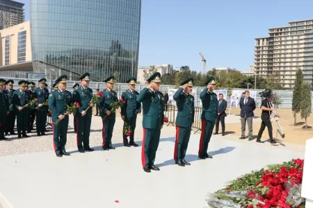 DSX rəhbərliyi İkinci Fəxri xiyaban və Hərbi Qənimətlər Parkında - FOTO