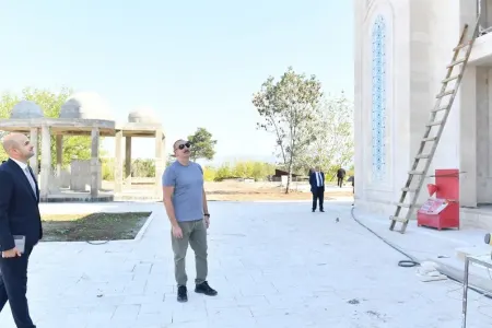 Prezident Zəngilan şəhər məscidində görülən işlərlə tanış oldu - FOTO