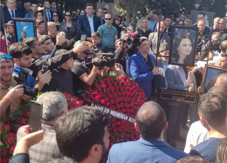 Prezident və birinci xanım Qənirə Paşayevanın məzarına əklil göndərdi - FOTO