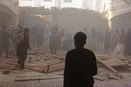 Pakistanda məsciddə partlayış - 52 ÖLÜ