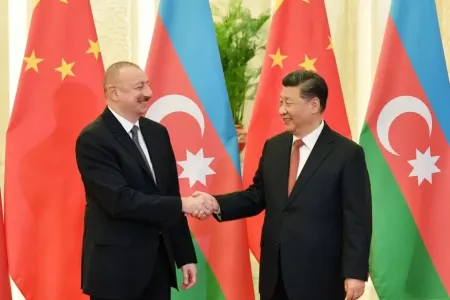 İlham Əliyev Si Cinpini - təbrik etdi