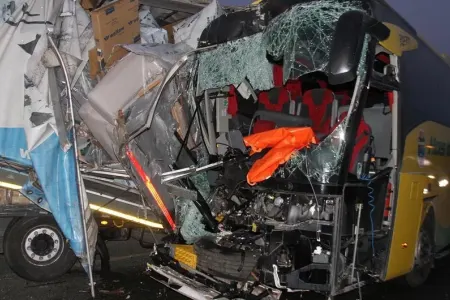 Avtobusu aşdı: 6 nəfər öldü, 35 nəfər yaralandı