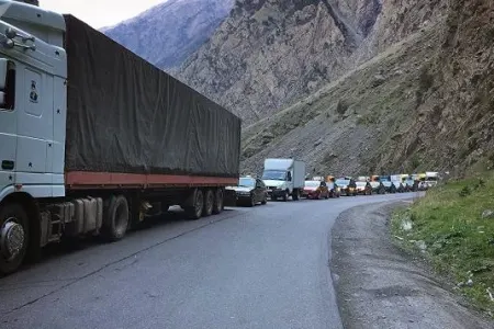 Rusiya erməni yük maşınlarını - BURAXMADI