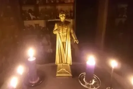 Məşhur lider cadugərlikdə - İTTİHAM OLUNUR