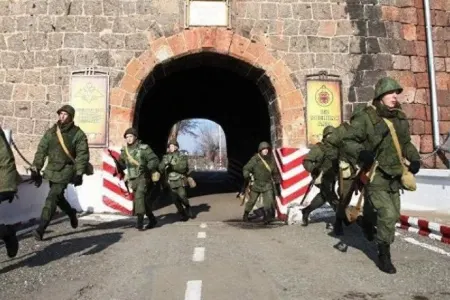 Rusiya Gümrüdə hərbi təlim keçirir