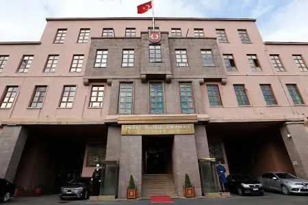 Türkiyənin Milli Müdafiə Nazirliyində kritik toplantı - KEÇİRİLİR - FOTO