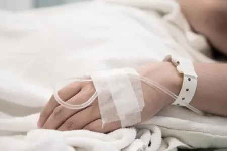 Hövsanda avtomobillə vurulan qadın ağır xəsarət alıb