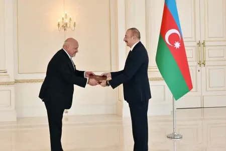 Prezident Ömər Bərəkət əl-Naharın etimadnaməsini - QƏBUL ETDİ